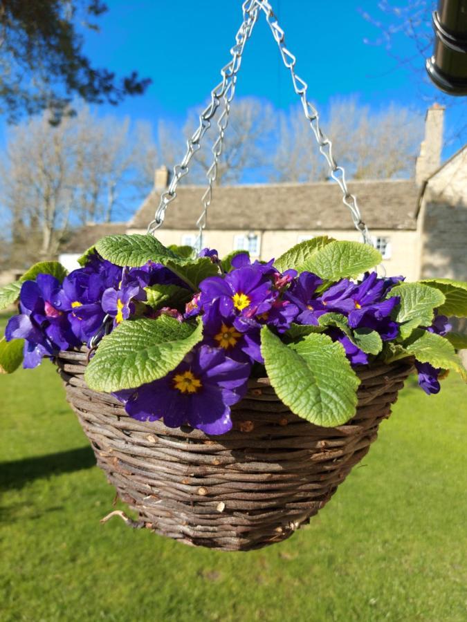 Thames Head Wharf - Historic Cotswold Cottage With Stunning Countryside Views Сайърънсестър Екстериор снимка