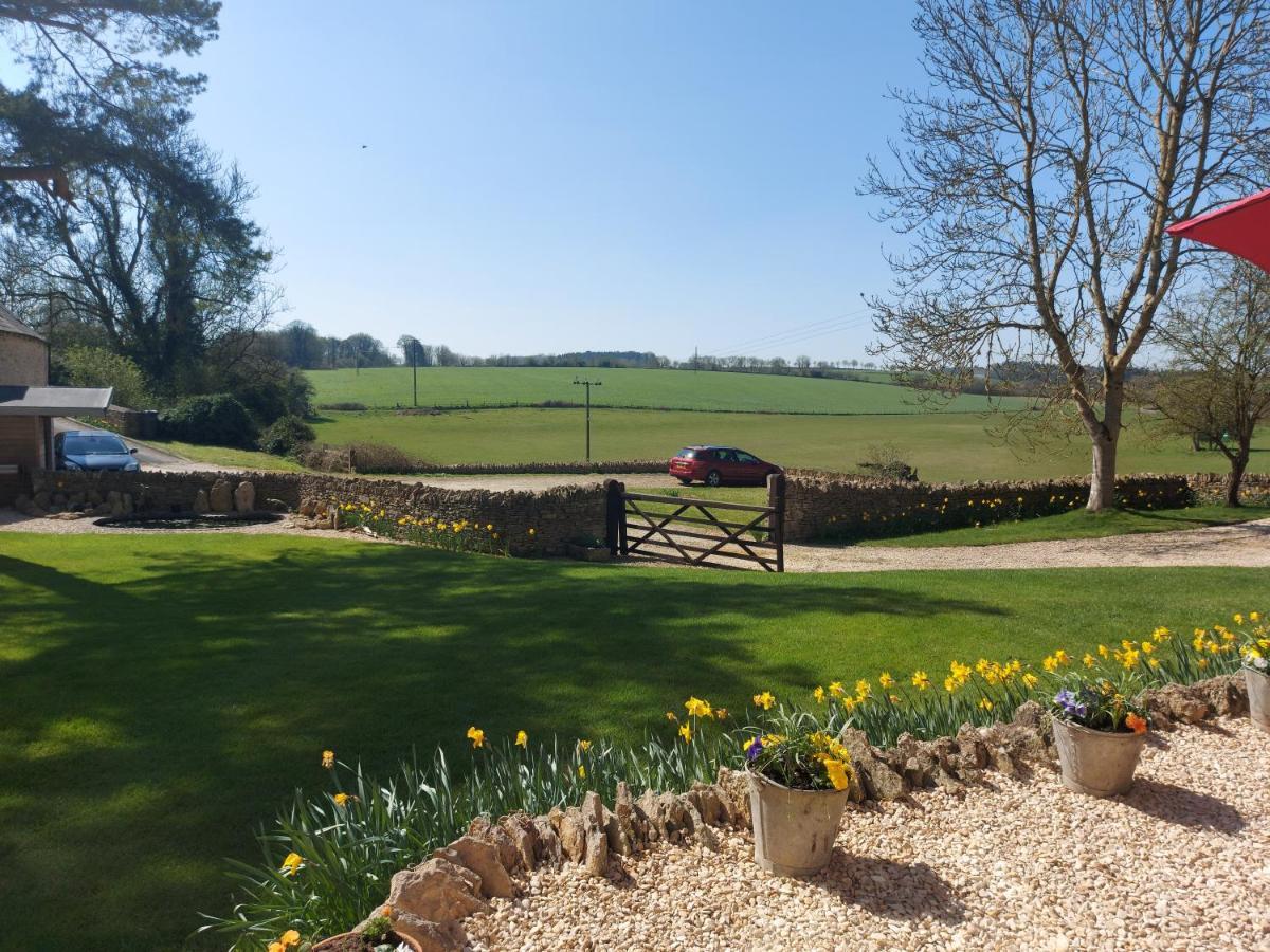 Thames Head Wharf - Historic Cotswold Cottage With Stunning Countryside Views Сайърънсестър Екстериор снимка
