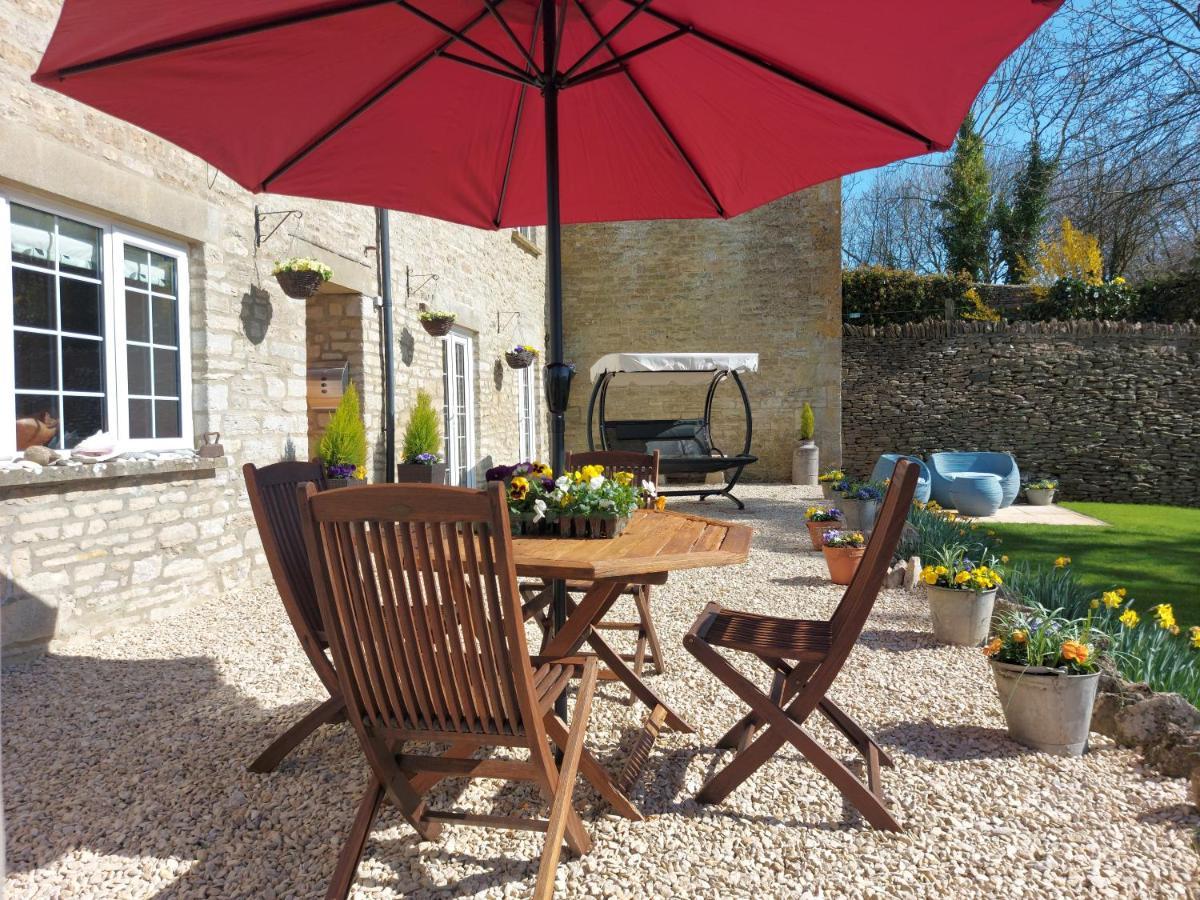 Thames Head Wharf - Historic Cotswold Cottage With Stunning Countryside Views Сайърънсестър Екстериор снимка