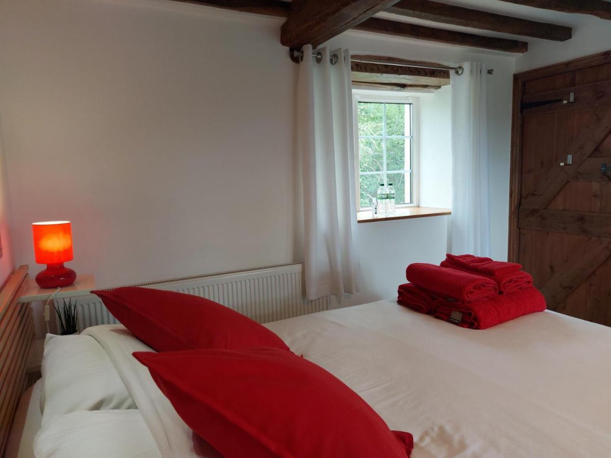 Thames Head Wharf - Historic Cotswold Cottage With Stunning Countryside Views Сайърънсестър Екстериор снимка
