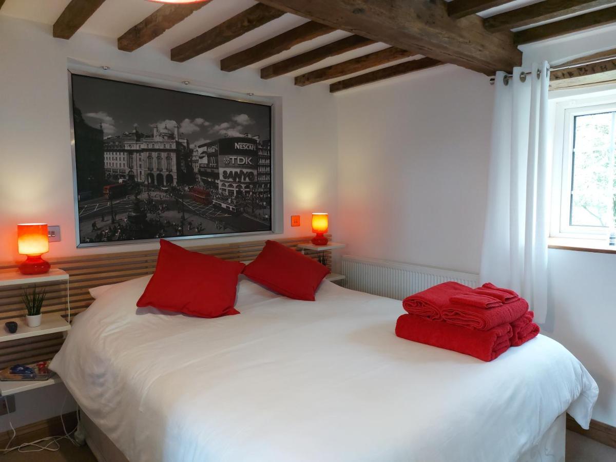 Thames Head Wharf - Historic Cotswold Cottage With Stunning Countryside Views Сайърънсестър Екстериор снимка