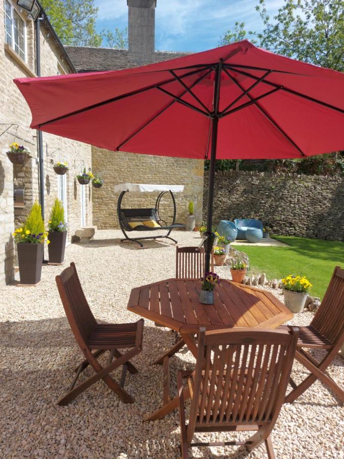Thames Head Wharf - Historic Cotswold Cottage With Stunning Countryside Views Сайърънсестър Екстериор снимка