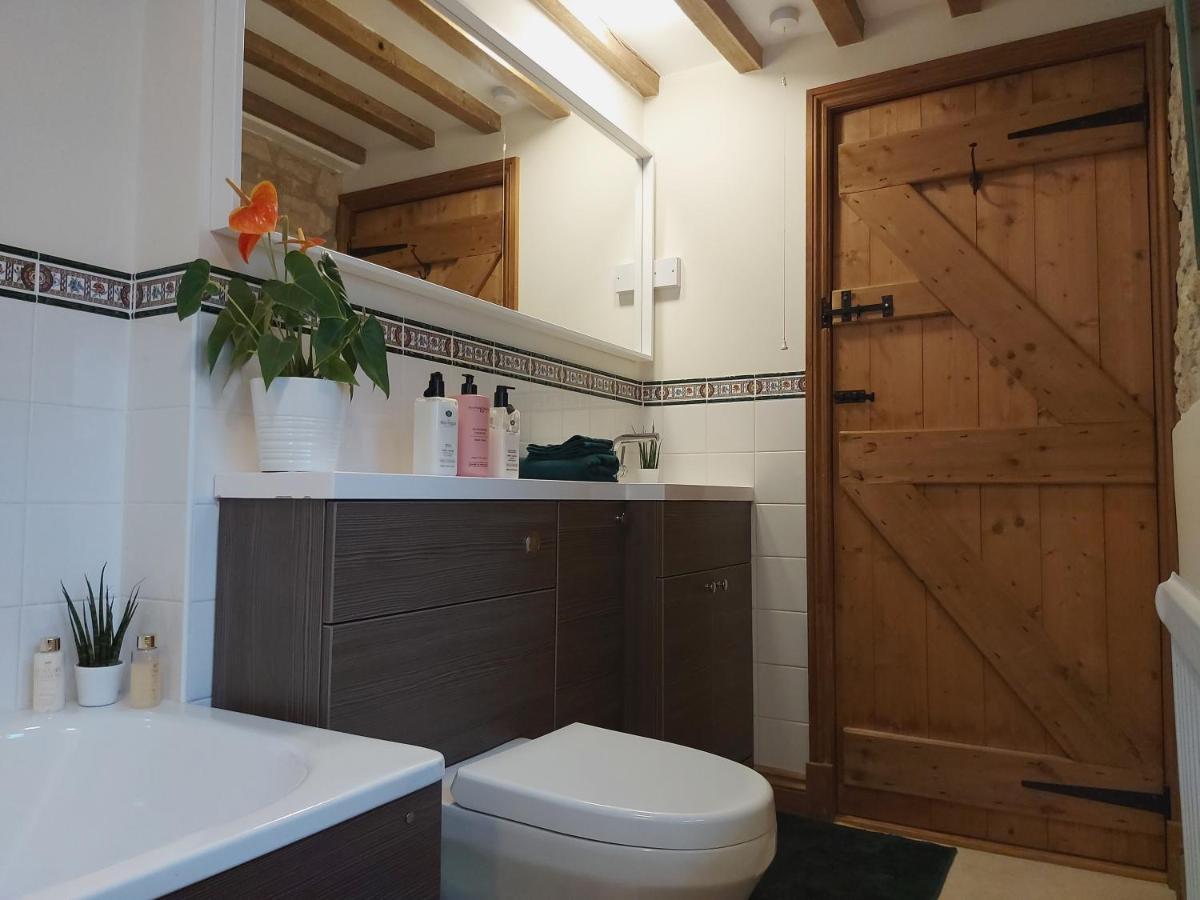 Thames Head Wharf - Historic Cotswold Cottage With Stunning Countryside Views Сайърънсестър Екстериор снимка