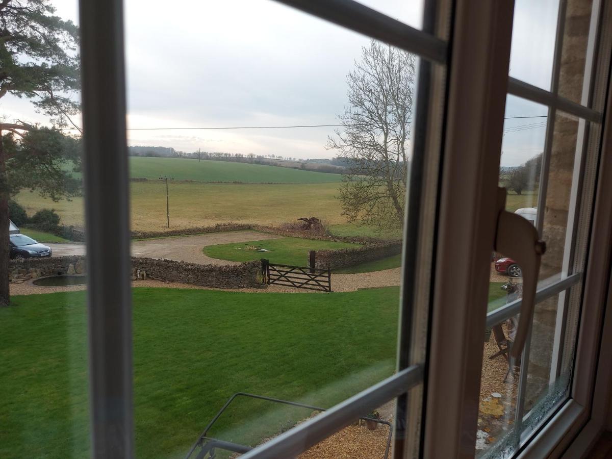 Thames Head Wharf - Historic Cotswold Cottage With Stunning Countryside Views Сайърънсестър Екстериор снимка