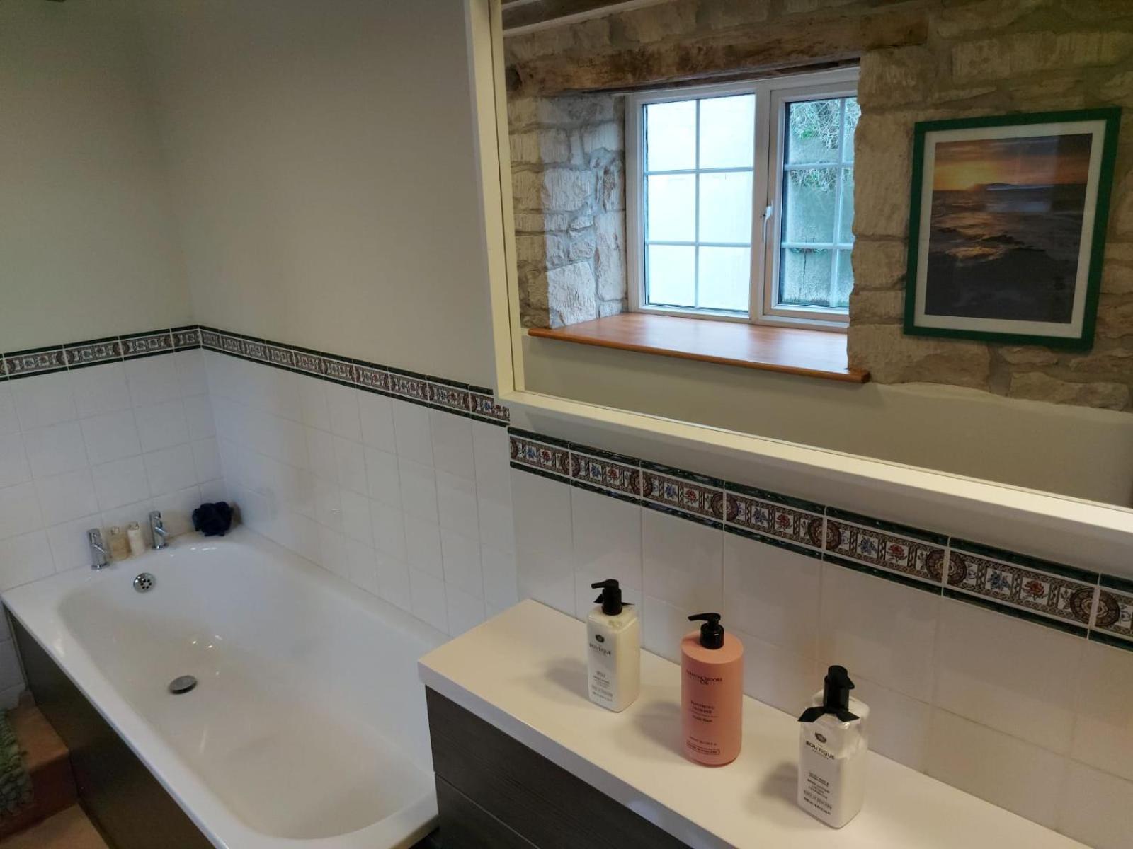 Thames Head Wharf - Historic Cotswold Cottage With Stunning Countryside Views Сайърънсестър Екстериор снимка