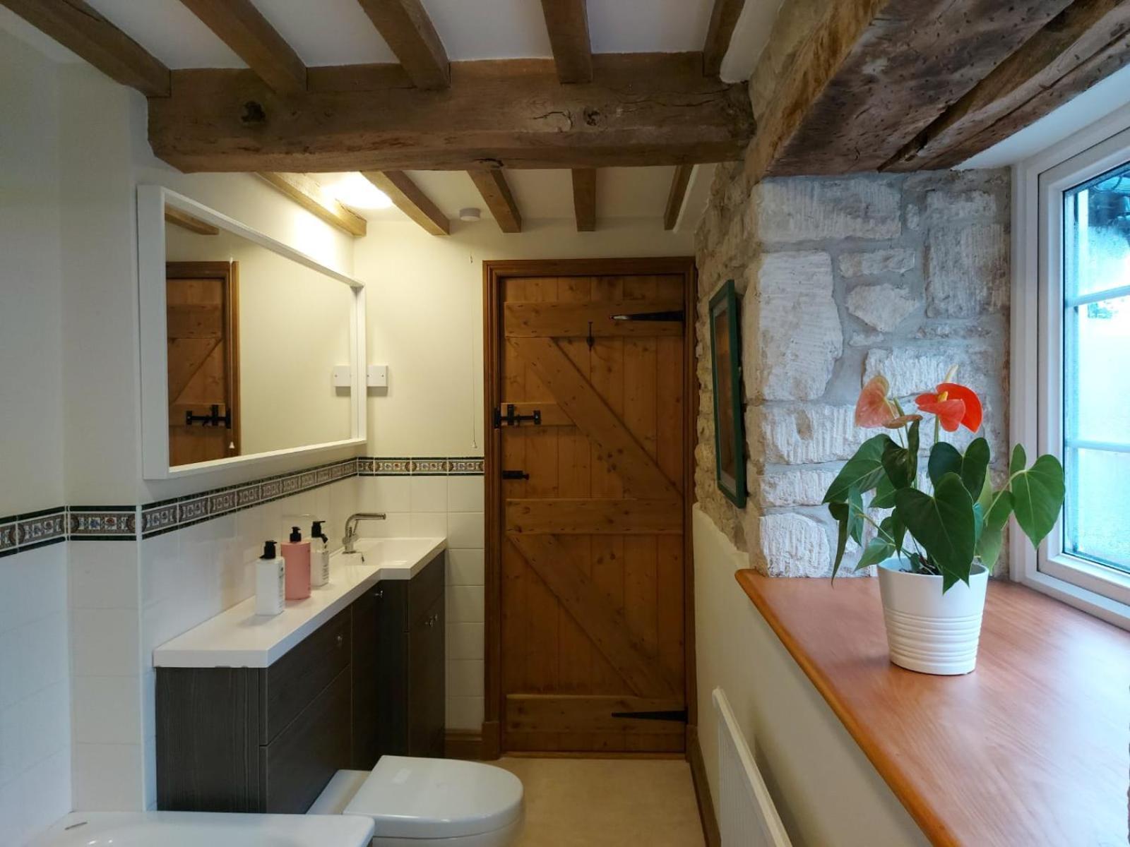 Thames Head Wharf - Historic Cotswold Cottage With Stunning Countryside Views Сайърънсестър Екстериор снимка