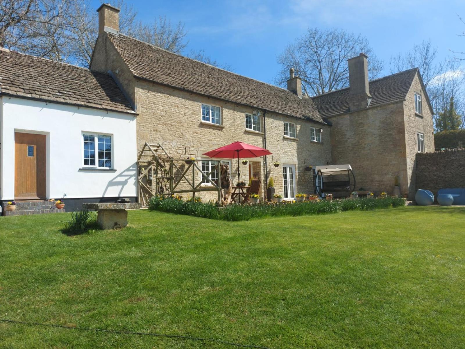 Thames Head Wharf - Historic Cotswold Cottage With Stunning Countryside Views Сайърънсестър Екстериор снимка